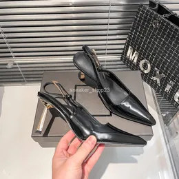 Lourent New Heel Pump Saiint Shoe High Black Pointed Slim 2024 초기 봄 디자이너 스타일 섹시한 금속 특허 가죽 Lady Forskin Back Air Sandals Zozf