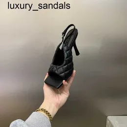 Bottegsvenets yüksek topuklular blok kadınlar rahat tek ayakkabı yüksek bvpy kare başlık açık orijinal bir satır küçük bir tasarım duyu topuk sandalet h