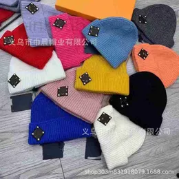 Beanie/Skull Caps Designer Etichetta in pelle Lettera Baotou Cappello lavorato a maglia Internet Celebrity Stesso stile Moda trendy Casual Antigelo Cappello lavorato a maglia Cappello freddo P594