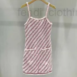 Podstawowe sukienki zwykłe marka marki wiatrowej kamizelki kamizelki Suspender Sukienka Krótka spódnica Moda Moda Celebrity Style Kobiet Wczesna jesień 2023 5nqi