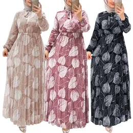 Mellanöstern Dubai Women New Leaf Printing Pleated Fashionable Muslim Dress Elegant Long Sleeves Turkiska långa klänningar Vestidos Musulmanes