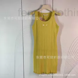 Базовые повседневные платья Дизайнерский бренд вязаный жилет без рукавов с круглым вырезом и поясом для утягивающей женской одежды, светская сексуальная новинка 2024 года PQCP