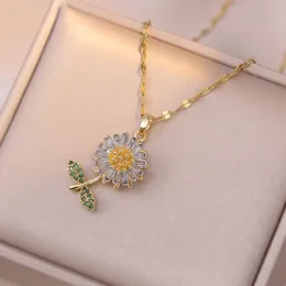 Rostfritt stål roterande tusensköna blommorhalsband för kvinnor Lucky Amulet Pendant Banquet Party Jewelry Gift for Girls for Family