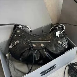 Número 5821 nova família le cagole locomotiva três em um plissado crescente couro de vaca axilas um ombro crossbody feminino