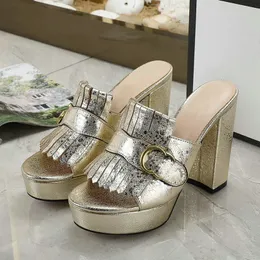 Designerskie buty kapcie