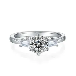 Bandringe HanYu Classic Six Claw Three Stone RF für Damen S925 Silber 1 Karat runder Moissanit-Diamant-Hochzeitsringe J240119