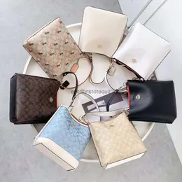 Designers Bolsa Kou Kou New Women's One Coolhars ombro Diagonal Straddle Bola moda e moderna bolsa de balde C Família Mollie Crossbody Bag