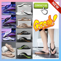 Pantofole da uomo con plateau casual di design di spedizione gratuita Uomo Donna infradito super leggere antiscivolo resistenti all'usura con sandali da spiaggia piatti da bagno