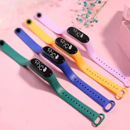 Relógios inteligentes Kawaii Relógio Inteligente Para Crianças Moda Ao Ar Livre Esportes À Prova D 'Água Relógios Infantis Menino Meninas Relógios Digitais Silicone montre enfantL2401