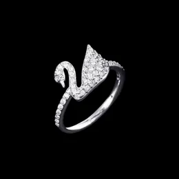 Swarovskis Ring Designer Luksusowy moda Kobiety Oryginalne wysokiej jakości pierścienie zespołu Swan Pierścień kultowy Swan Crystal Modny klasyczny Elegancki i minimalistyczny