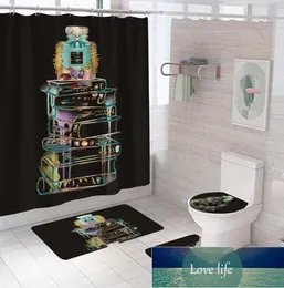 Conjuntos de cortinas de chuveiro de tendência de letras de impressão luxuosas Hipster Terno de quatro peças de alta qualidade Banheiro Anti-espreitadela Desodorante antiderrapante Tapetes higiênicos de banho