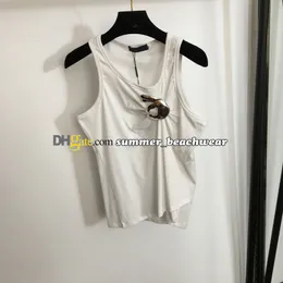 Stilvolle, plissierte, ärmellose Weste, mit Hardware verzierte Strickweste, Sommer, stilvolles, bequemes T-Shirt für Damen, Slim-Fit-Tanktops