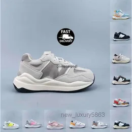 Barnskor nb designer 574 pojkar sport sneaker småbarn flickor ungdomar barn barn spädbarn krok slingtränare spädbarn baby svart mörkblå rosa sko utomhus 550 b550 10a