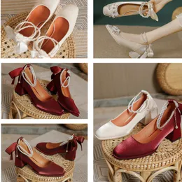New Origami Flower Pumps Polished Leather Low Heel Pointed Toe Slingbacks Ballet Flats Shoes Slip-on Women Designers Dress Shoe