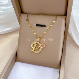 Lettera D Fiore di rosa Scava fuori Ciondolo con strass Collana bohémien Collana in rame con zirconi Catena inossidabile Festa della mamma Il miglior regalo