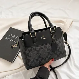 Tasarımcı Çantalar Kadın Tote Çanta Omuz Çantası Lüks El Çantası Moda Çapraz Vücut Alışveriş Çantası Şık çanta Baskısı Baskısı Crossbody Çantası