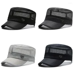 Berets 2024 Style Summer Men Mesh Caps قبعات عسكرية مجوفة للتنفس للرجال قابلة للتعديل حجمًا رياضيًا غير رسمي