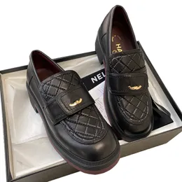 Luxury äkta läderdesigner kvinnor klänning skor franska helt mode ny platt botten spetsiga lador loafers casual skor Deluxe Double Letter Shoes Formella skor