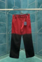 24SS -mäns designer jeans, höga elastiska ben, med vintage gradient broderi och slipsfärgteknologi, cykel jeans, herrjacka, fashionabla röda byxor