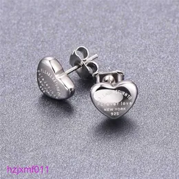 U5o0 Stud High Quality Stainless Steel Women Designer Polished Luxury Style Simple Heartshaped Couple Earrings for Lady Party Wedding Hoop Wholesal