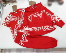 New Baby Tracksuits Girl Boy ثلاث قطع مجموعة حجم 100-160 أطفال مصمم ملابس أبيض خطوط مقنع