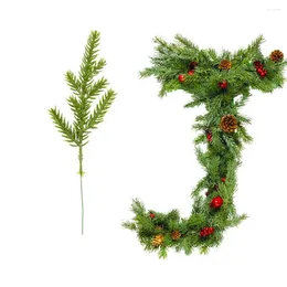 Flores decorativas 30 peças diy guirlanda agulhas de pinheiro artificiais plantas falsas folhas verdes ramos de natal guirlanda decoração de árvore