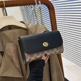 2023 Nova Moda Outono Feminina Luz Luxo Versátil Pequeno Quadrado High End Estilo Ocidental Bolsa Crossbody de Um Ombro 70% de desconto na venda online