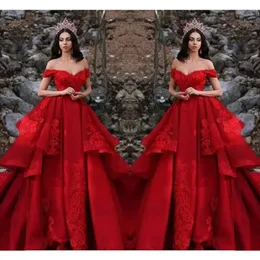 Atemberaubendebride 2024 Dubai Red A-Line Hochzeitskleid abgestufte Röcke von der Schulterrüschen Spitzen Applqiues Sweep Zug Beach Braut Kleider 0523