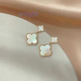 Stud Designer Boucles d'oreilles Trèfle à quatre feuilles pour femmes Senior Classique Petit Vent Parfumé Or Lumière Luxe Flash Mens Teacherday Cadeau 8F3D