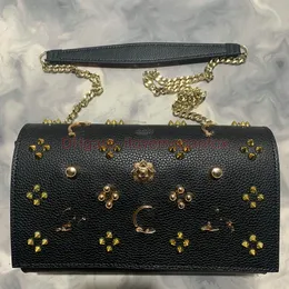 Bolsa vermelha Bola bolsa de lúculo de luxo bolsa de ombro de moda rebitada Moda européia e americana bolsa de lazer clássica bolsa feminina para mulheres carteiras de festa