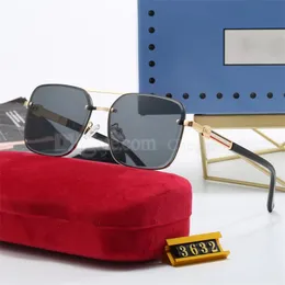 Fashion Classic Designer Polariserade lyxiga solglasögon för män Kvinnor Solglasögon Retro UV400 Eyewear Metal Frame med låda med låda