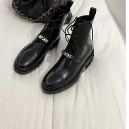 Сапоги Модельные туфли Британские кожаные короткие сапоги martin на маленькой серебряной пуговице с круглой головкой и толстой подошвой на шнуровке для женщин 221013