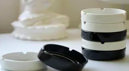 New ceramics ashtray with fashion classic white and black round ashtray vip gift3387566