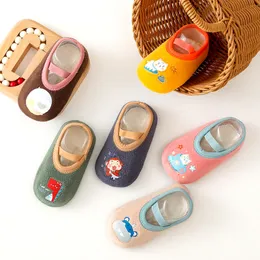 Buty dla niemowląt buty dla niemowląt buty niemowlęce skarpetki noworodka ciepłe łóżeczko buty podłogowe z gumową podeszwą dla dziecka chłopięcego stopa dziewczyna niemowlę słodkie kapcie pierwsze spacerowicze