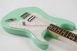 TomDelonge Surf Green E-Gitarre, White Pearl Schlagbrett, Custom Delonge Halsplatte, Vintage-Tuner, Hardtail-Brücke mit Blocksätteln