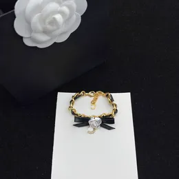 Luksusowe złote bransoletki Pearl Bransolet Designer Lover Charm Bracelets List dla kobiety biżuterii mody