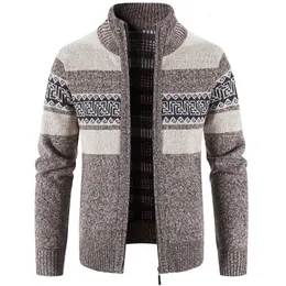 Cardigan de malha para homens no outono e inverno camisola coreana gola coringa casaco casual masculino 240118