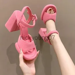 Sandaler 2023 Ny högkvalitativ plattform Chunky högklackade kvinnors skor Eleganta party Ladies Trendy Summer Ankle Strap Sandals Shoesj240122