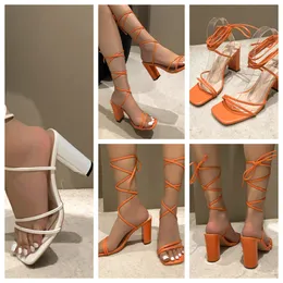 Designer damska sukienka na wysokim obcasie buty na pięcie Sandały Rock Stud Kitten Platforma Sandles White srebrny skórzany nit nitek dhgate słynny slingback z pudełkiem 35-43