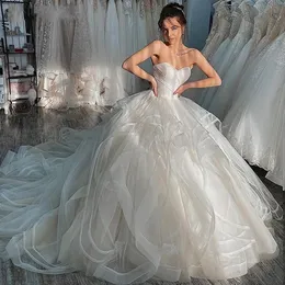 2024 New Strapless Tulle 웨딩 드레스 민소매 주름 주름색 주름 멍청한 멍청이 De Novias Bridal Gowns Chapel Train Mariee