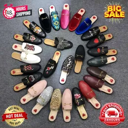 Tasarımcı Terlik Yaz Men Plaj Terlik Klasik Lazyss Düz Baotou Flip Flop Deri Metal Siyah Ture Plaj Mules Princetown Klasik Lady Mens Sandals