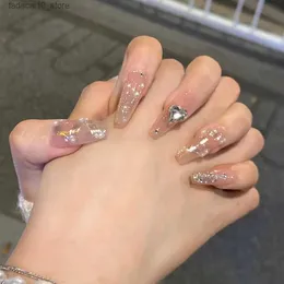 Falska naglar som bär falska naglar för att visa upp vitheten i en rik familjs dyrbara magiska spegelpulver flytande nagelförbättring Q240122