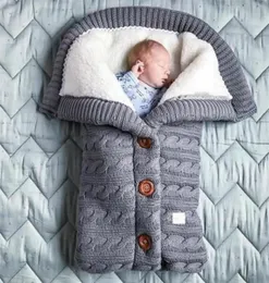 Пеленание коляски для новорожденных, зимние теплые спальные мешки, вязаные пеленальные мешки на пуговицах для малышей, одеяло для малышей, спальные мешки LJ2017262121