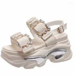 Sandały Summer High Platform Women Burekle 9 cm kliny Bling Buty moda 2024 poza grubą plażą swobodne slajdy kobieta