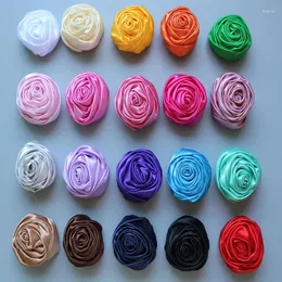 Hårtillbehör 2024 Ankomst Multilayer Rosettes Blommor för pannband Satin Rose Bud Acessory Diy Po Props 20 färger 40 st/parti