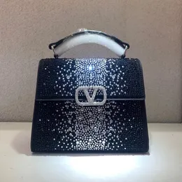 여성 디자이너 체인 가방 대 모인토리 디아만테 파티 가방 럭셔리 풀 다이아몬드 엘더 크리스탈 숄더 가방 패션 가방 블링 클러치 지갑으로 덮여 있습니다.