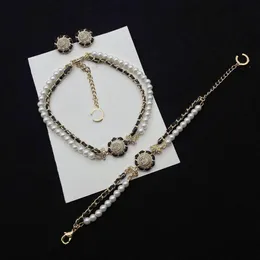 Pearlörhängen armband kedjehalsband designer örhängen älskare halsband charm armband brev örhängen för kvinnliga smyckesuppsättningar