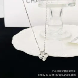 Desginer Clover Fanjia Four Leaf Grass Necklace Laser Pendant Necklace Women's Light Luxury Small Crowr Collar Collar Cholar Fashion High Grade v Gold厚さ18K