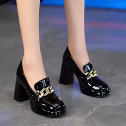 Hösten 2024 Nya loafers kvinnors varumärke höga klackar designer sexiga festskor pumpklänning mujer zapatos kort och fet plattform sandaler 240123