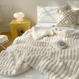 Manta de cama de otoño de felpa de piel de conejo artificial manta de sofá de terciopelo de coral suave manta de ocio cómoda sábana gruesa 240118